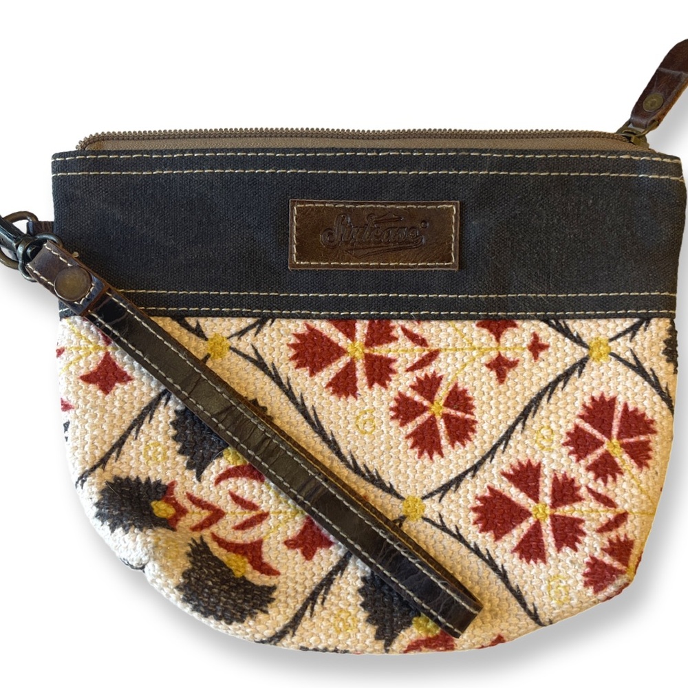 Artisan Sixtease Wristlet - Leather & Cotton
Embroidered Design